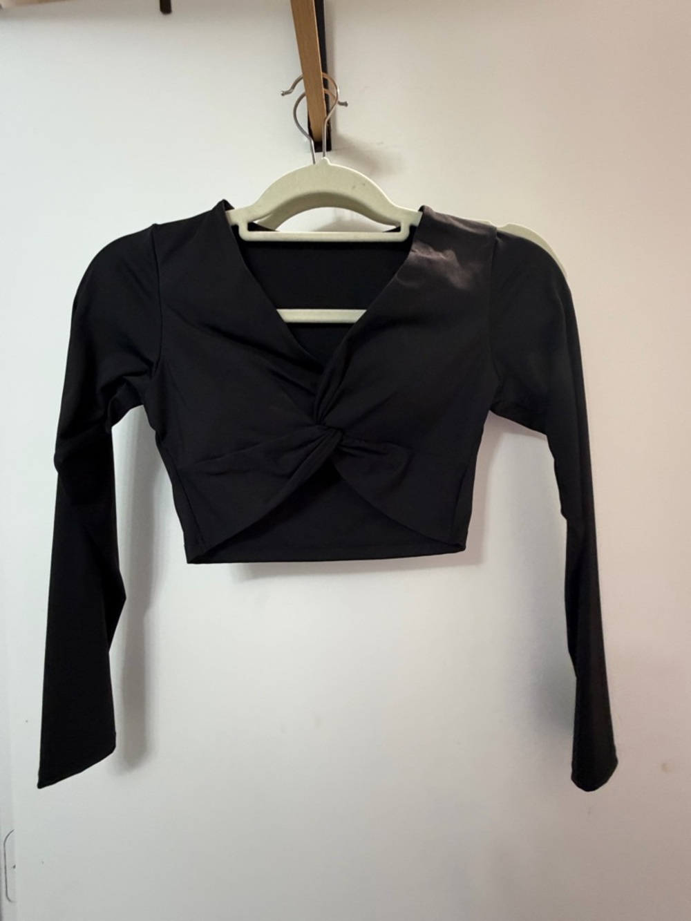 NWOT PcheeBum Black Twist-Front Long Sleeve Crop Top